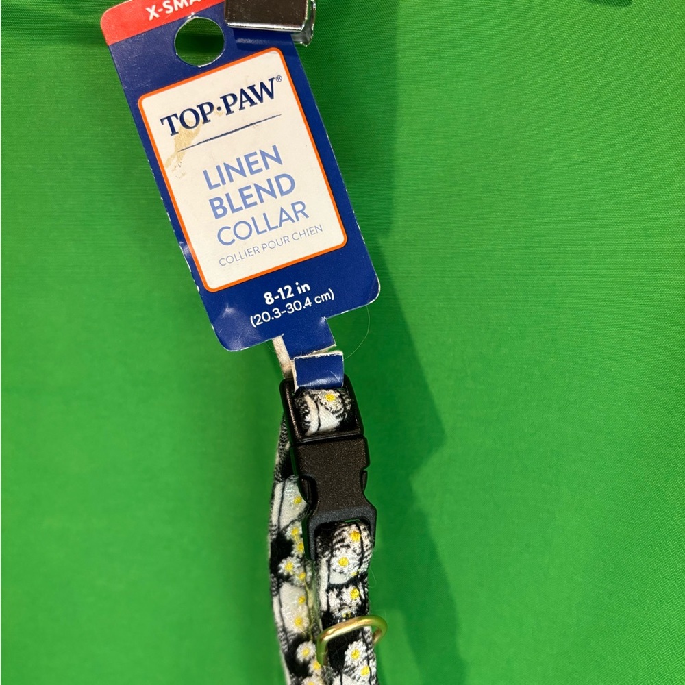 Top paw XS dog collars with daisy design. NWT
